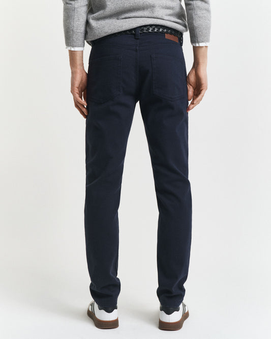 Schmal geschnittene Jeans aus weichem Twill