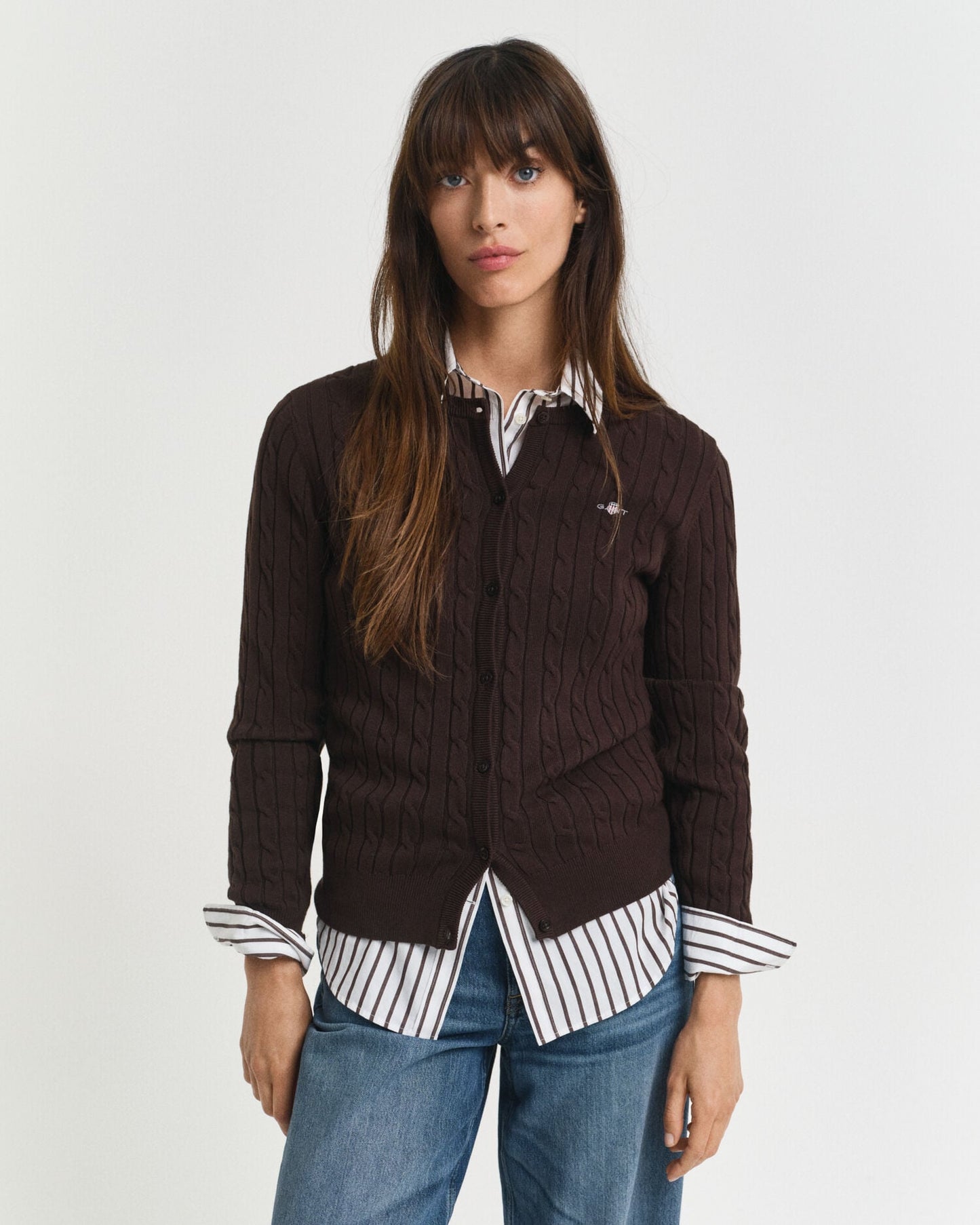 Strickjacke aus Baumwollstretch mit Zopfmuster