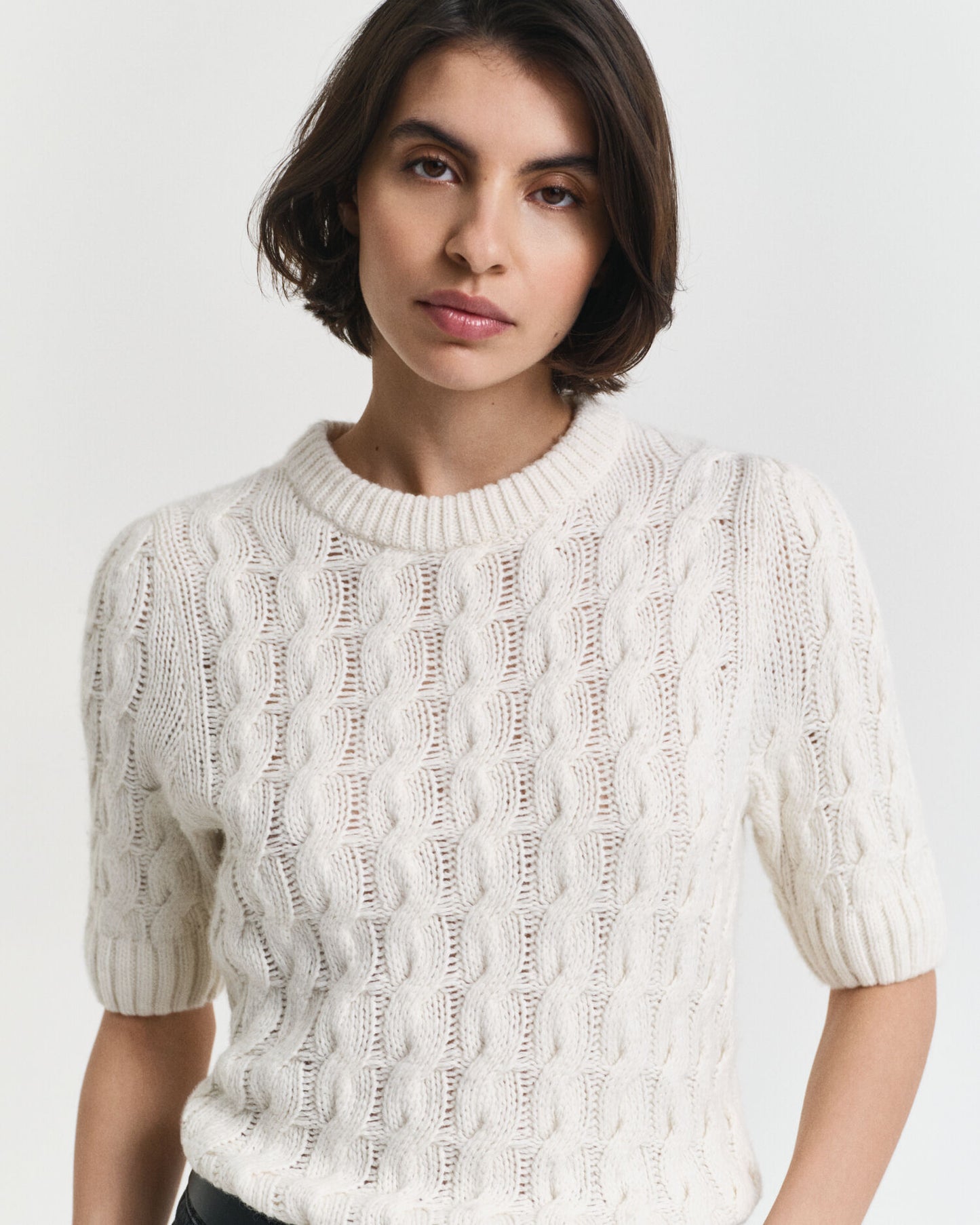 Robe courte à manches bouffantes en tricot torsadé à manches courtes